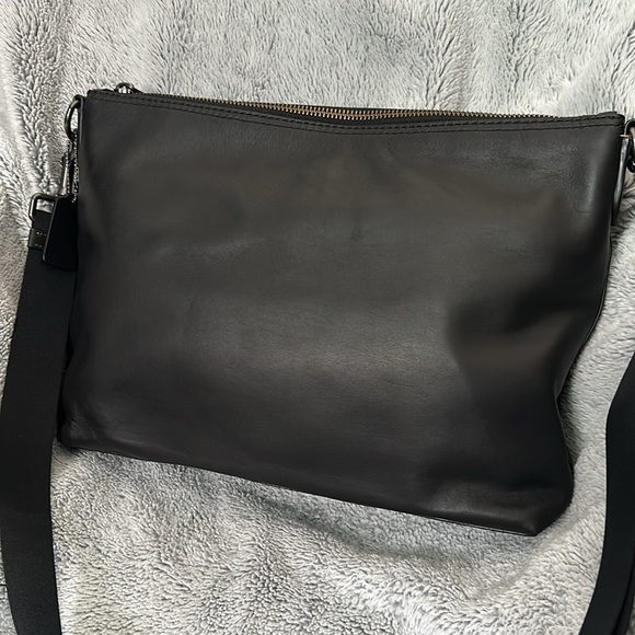 Coach Graham Soft Messenger F72511 - Picture 4 of 12